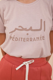 Tshirt 'La Mer Méditerranée' en mix arabe/français à rayures écru et beige.