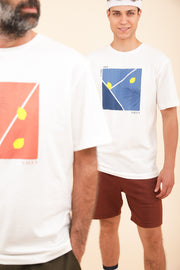 Deux hommes en t-shirt LYOUM sport tennis, version ocre et version bleue.