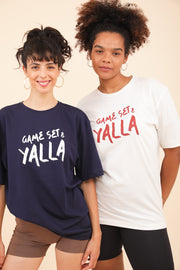 Deux femmes portant chacune un tshirt LYOUM sport Game Set et Yalla.