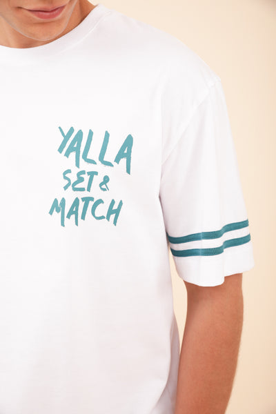 Zoom sur le message Yalla, Set et Match du tshirt LYOUM.