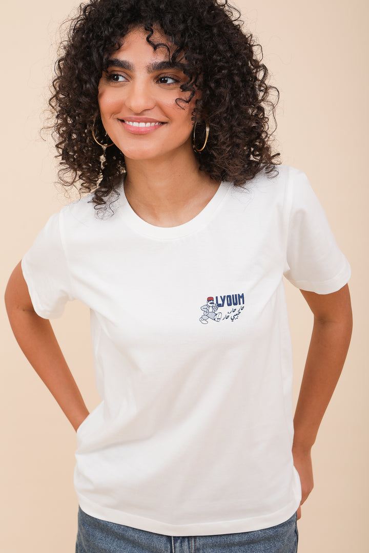 Femme cheveux bouclés en tshirt blanc LYOUM.