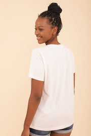 Nouveau t-shirt classique pour femme. Coupe droite parfaite en 100% coton, manches courtes à revers.