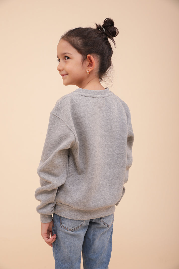 Enfant de dos en sweat LYOUM gris.