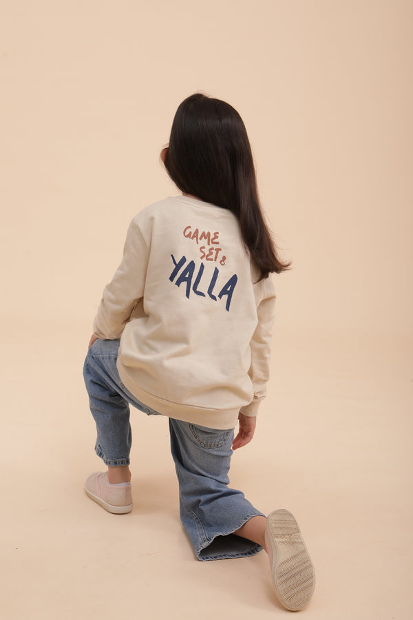  Découvrez le nouveau sweat pour enfant, irresistible. Nouveau message exclusif 'Game Set & Yalla' imprimée en bicolore au dos. Sweat en molleton léger en 100% coton tout doux.