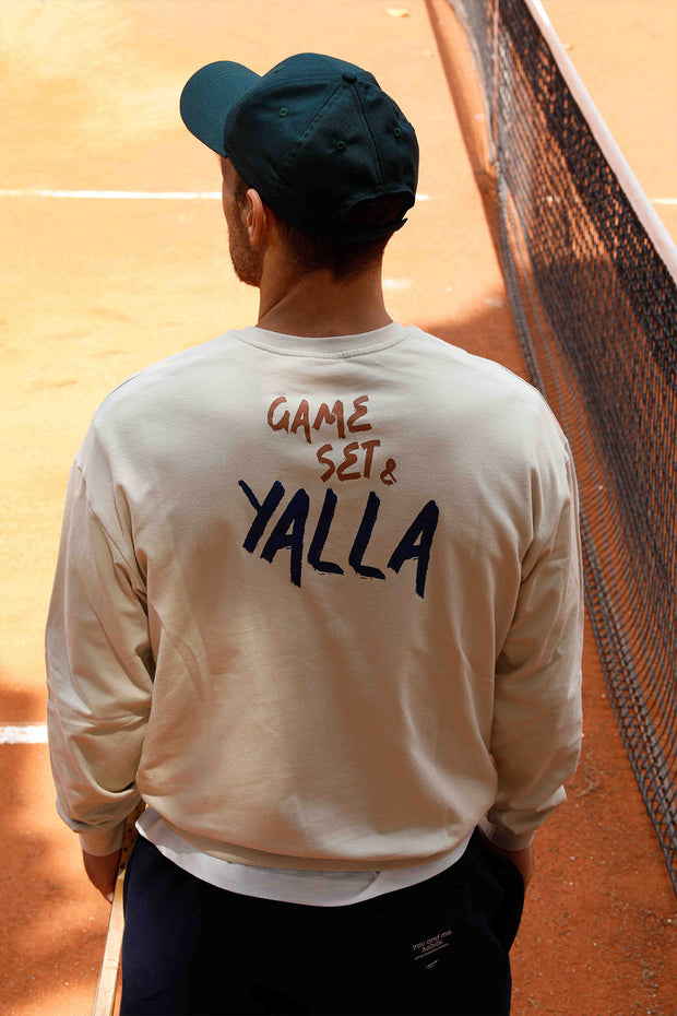 Nouveau sweat léger, coupe plus ample que notre sweat classique et le nouveau message sérigraphié au dos.