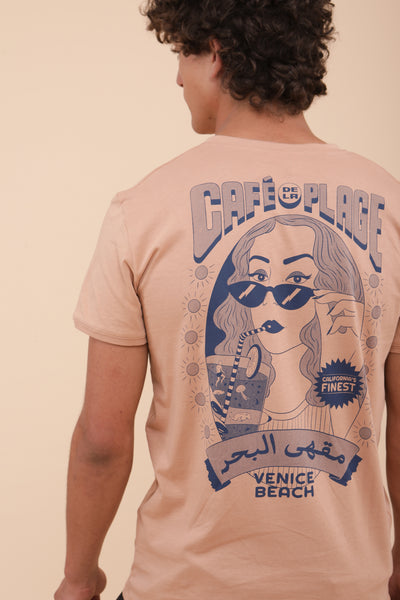 Nouveau, le t-shirt du bar méditerranéen de nos rêves : le Café de la Plage, 'California's Finest'.