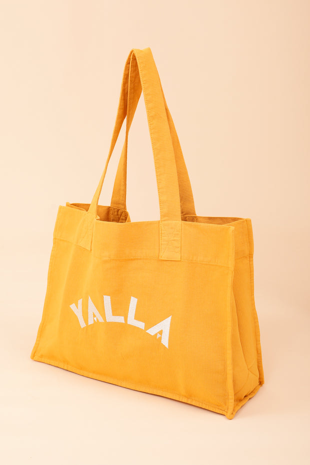 Signature LYOUM : broderie 'Yalla' sur un côté; accessoire by LYOUM. Le sac méditerranéen iconique.