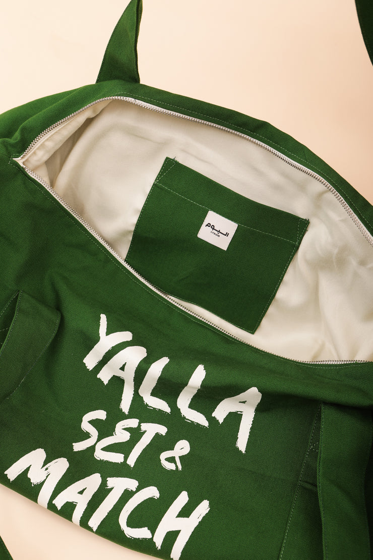 Le sac méditerranéen iconique, de couleur vert sport avec poche intérieure pratique pour ranger facilement vos affaires personnelles.