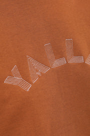 Nouvelle broderie en pointillés  'Yalla' sur le devant. 