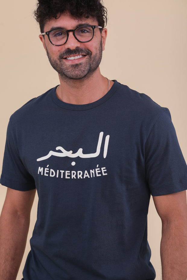 Nouveau tshirt loose, manches légèrement tombantes. 'La Mer Méditerranée' en mix arabe et français sérigraphié sur le devant.