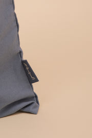 Tote Bag en toile, avec poche et anses intérieures, couleur bleu clair. Broderie 'La Mer Méditerranée' en mix arabe et français sur un côté, en fil écru.