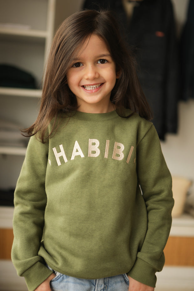Sweat Habibi, mon amour, my love, en molleton tout doux. Coupe parfaite avec 'Habibi' ('Mon Amour' en arabe) brodé sur le devant; pour enfants by LYOUM.