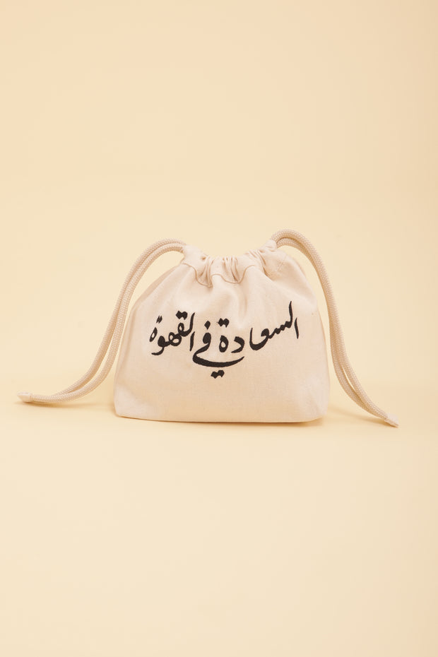 Petite mais très pratique, découvrez la petite pochette à coulisse by LYOUM.