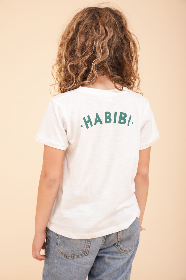 Découvrez le nouveau t-shirt pour enfant by LYOUM. Coupe droite et manches courtes, le tout dans une matière douce et fluide en coton. Signature LYOUM 'Habibi'  au dos.