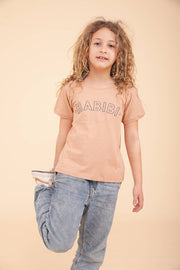 Titi habibi est de retour ! T-shirt habibi pour enfant en coton tout doux. Belle couleur rose moka.