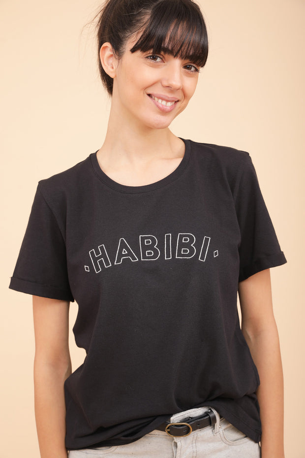 Notre iconique t-shirt habibi pour femme est de retour.
