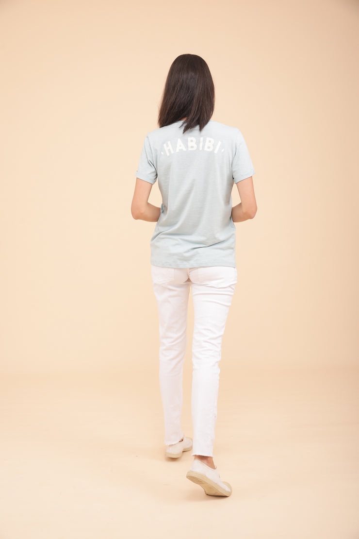 Découvrez le nouveau t-shirt pour femme. Coupe parfaite et manches courtes, déjà un iconique.