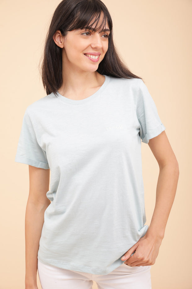 Nouveau t-shirt LYOUM pour femme. Coupe droite indémodable et encolure ronde, on le porte tous les jpurs.
