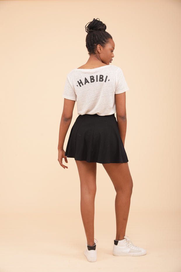 Nouveau t-shirt LYOUM pour femme. Coupe droite indémodable et col V  avec 'habibi' ( mon amour ) sérigraphié au dos.