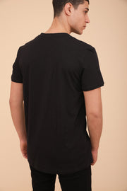 T-shirt LYOUM pour homme. Coupe droite, encolure ronde et manches courtes. Couleur noir charbon.