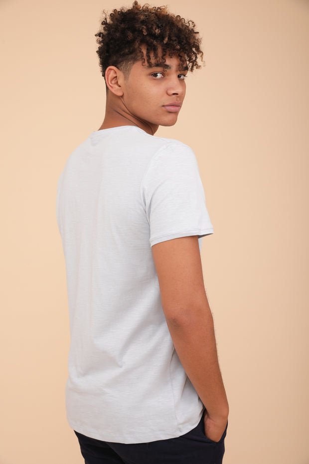 T-shirt manches courtes pour homme by LYOUM. Coupe droite et encolure ronde en coton, ultra doux.