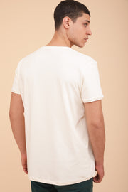 Nouveau t-shirt LYOUM Mint pour homme. Coupe droite indémodable et encolure ronde le tout dans une matière douce et fluide en coton bio, couleur écru. 