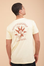 Découvrez le nouveau t-shirt pour homme by LYOUM. Coupe droite, encolure ronde et manches courtes. Couleur jaune soleil pâle.