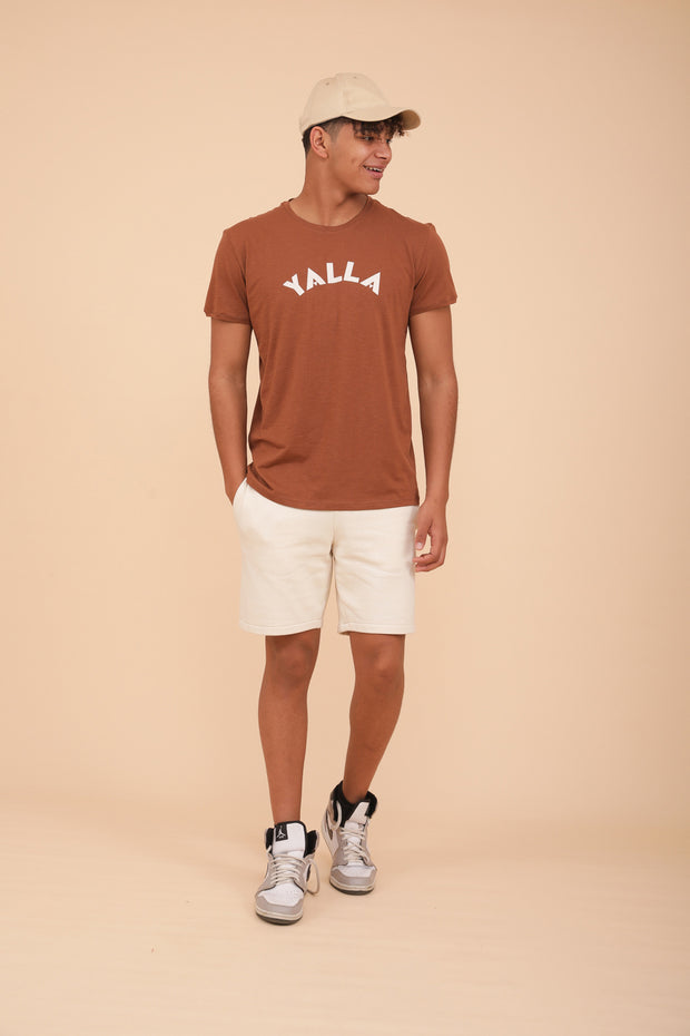 Découvrez le nouveau t-shirt pour homme by LYOUM. ‘Yalla’ sérigraphié sur le devant, coupe parfaite et manches courtes, déjà un iconique.