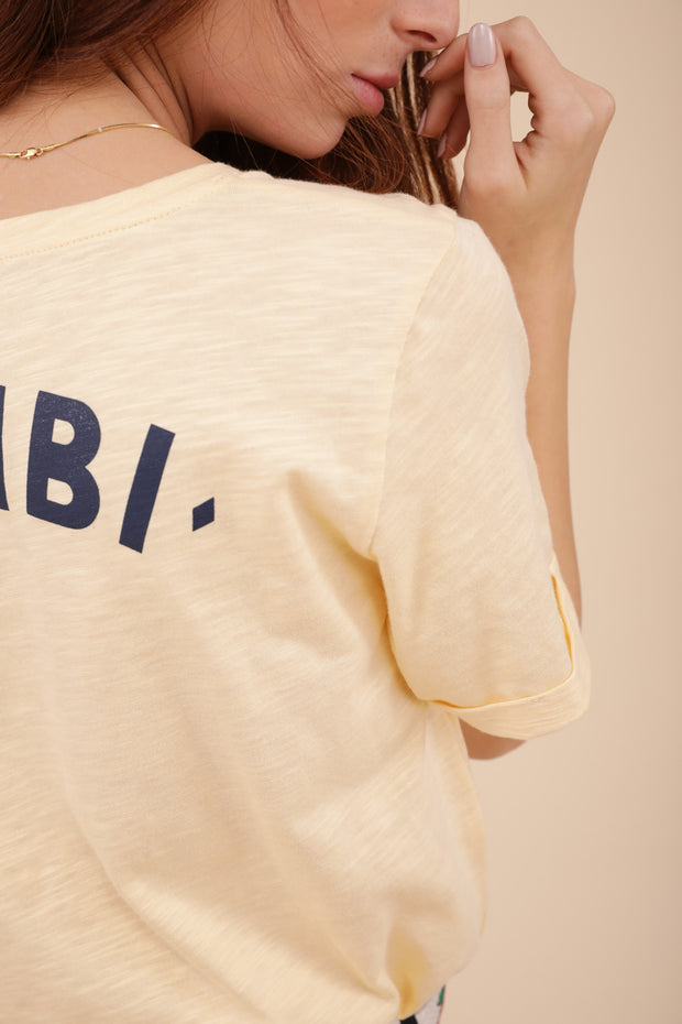 Nouveau tshirt décolleté pour femmes by Lyoum. Coupe droite indémodable, col légèrement décolleté. Habibi ('Mon Amour' en arabe) sérigraphié au dos.