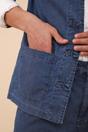  Veste Dengri en coton by Lyoum pour hommes. Coupe classique droite parfaite, avec tous les attributs de la veste d'origine : boutons chinois, petites poches plaquées et manches à revers.