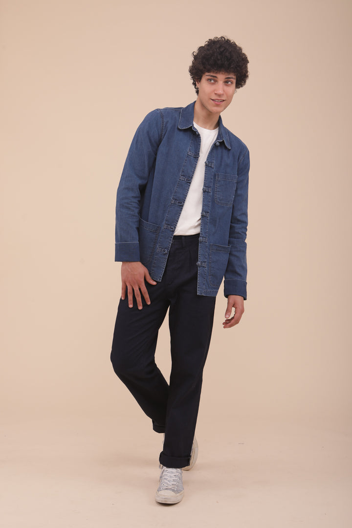  Veste Dengri en coton by Lyoum pour hommes. Coupe classique droite parfaite, avec tous les attributs de la veste d'origine : boutons chinois, petites poches plaquées et manches à revers.