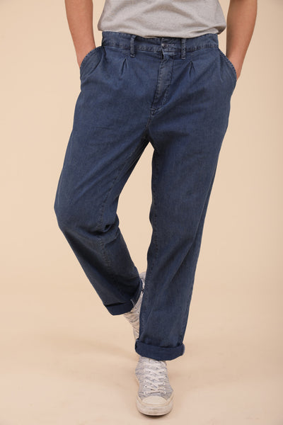 Pantalon Dengri en coton by Lyoum pour hommes. Coupe droite légèrement large pour un tomber fluide et stylé, dans une belle toile de coton résistante et souple.