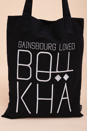 Tote bag LYOUM, message exclusif LYOUM brodé sur un côté : 'Gainsbourg Loved Boukha'.
