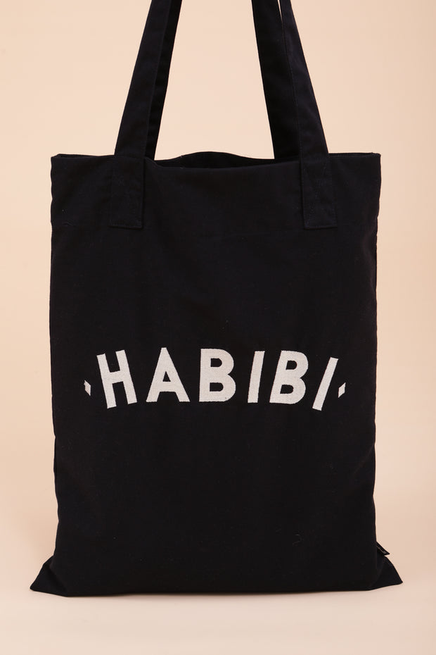 Tote bag en toile bleu navy et  broderie 'Habibi' ('Mon Amour' en arabe) sur un côté.
