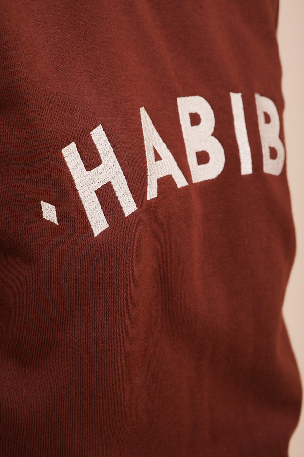 Broderie 'Habibi' ('Mon amour' en arabe) sur le devant.