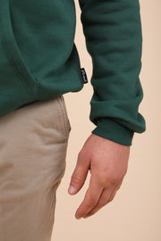 Signature LYOUM : le 'hoodie', sweat à capuche en molleton. Coupe impeccable, droite et indémodable, couleur exclusive, vert forêt.
