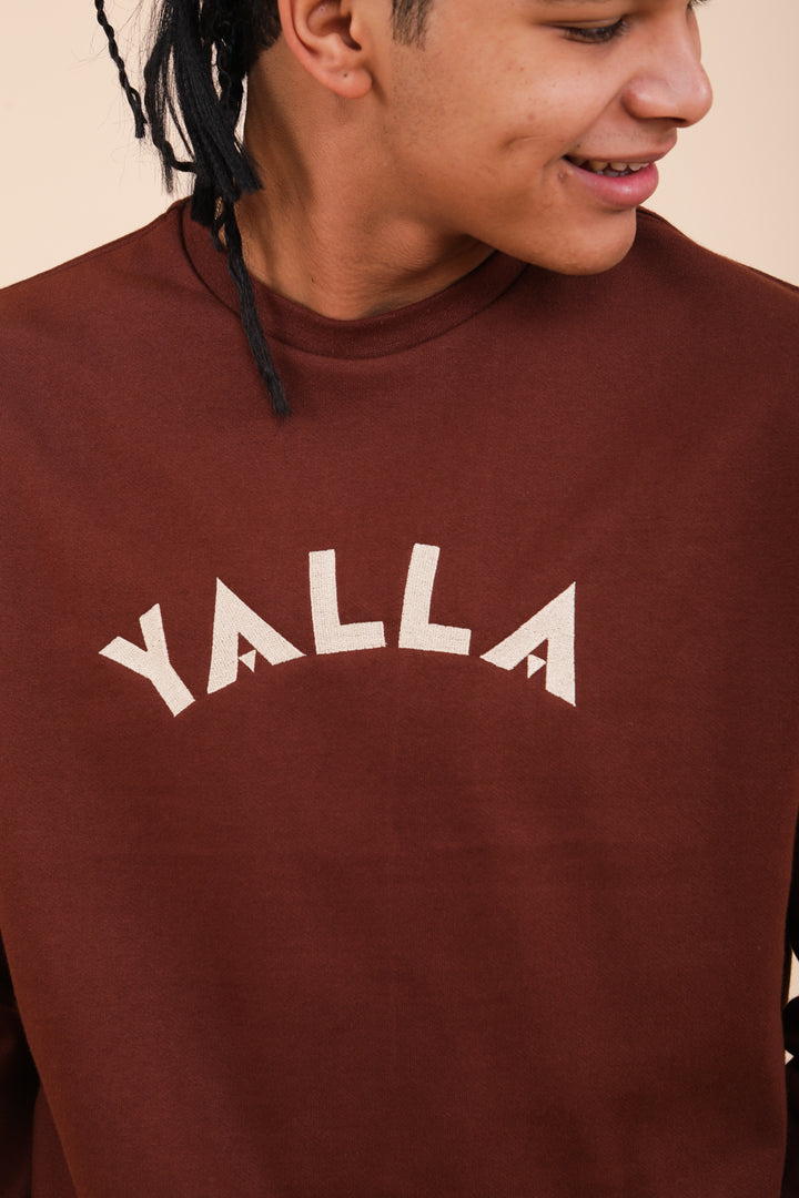 'Yalla' brodé sur sweat LYOUM chocolat.