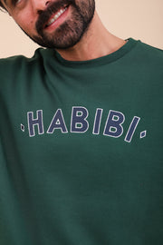  'Habibi' ('Mon Amour' en arabe) brodé avec un effet bicolore université.