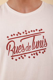 Tshirt en coton bio, manches courtes coupe droite avec 'Rues de Tunis' sérigraphié sur le devant; pour hommes by LYOUM. Le tshirt iconique, matière ultra-agréable.