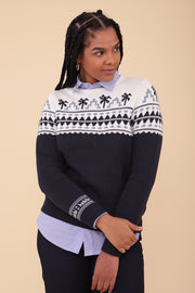 Sweat tricoté, chaud et doux, coupe impeccable avec motif palmiers. A porter tout l'hiver.