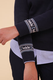 Tombez sous le charme du nouveau pull de Noel pour femme avec notre message iconique 'habibi' ('mon amour' en arabe) délicatement tricoté au niveau de la manche.
